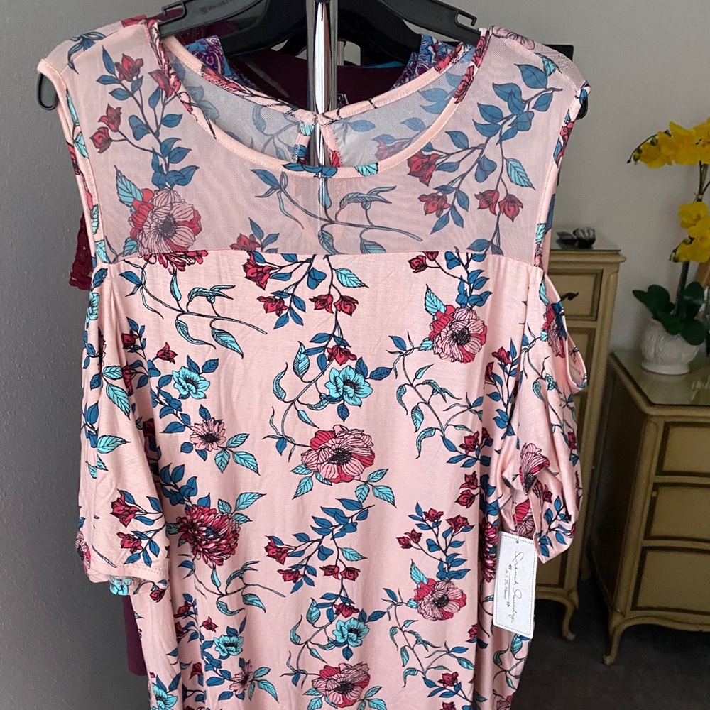 Womens floral cold shoulder sleeved shirt